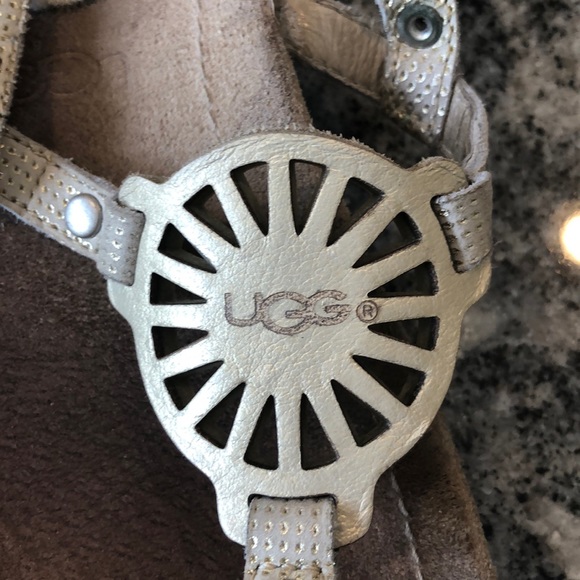 Ugh sandals size 8 - Picture 4 of 5